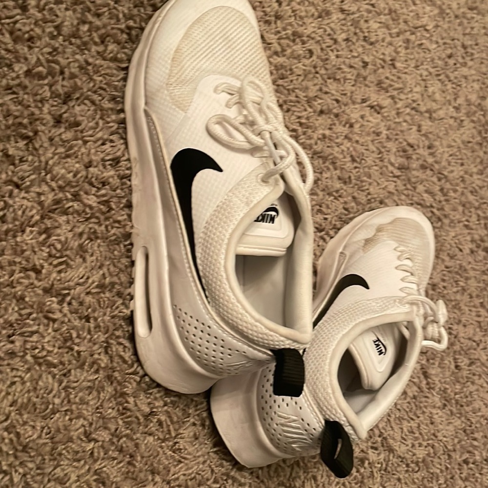 Nike womens tennis shoes